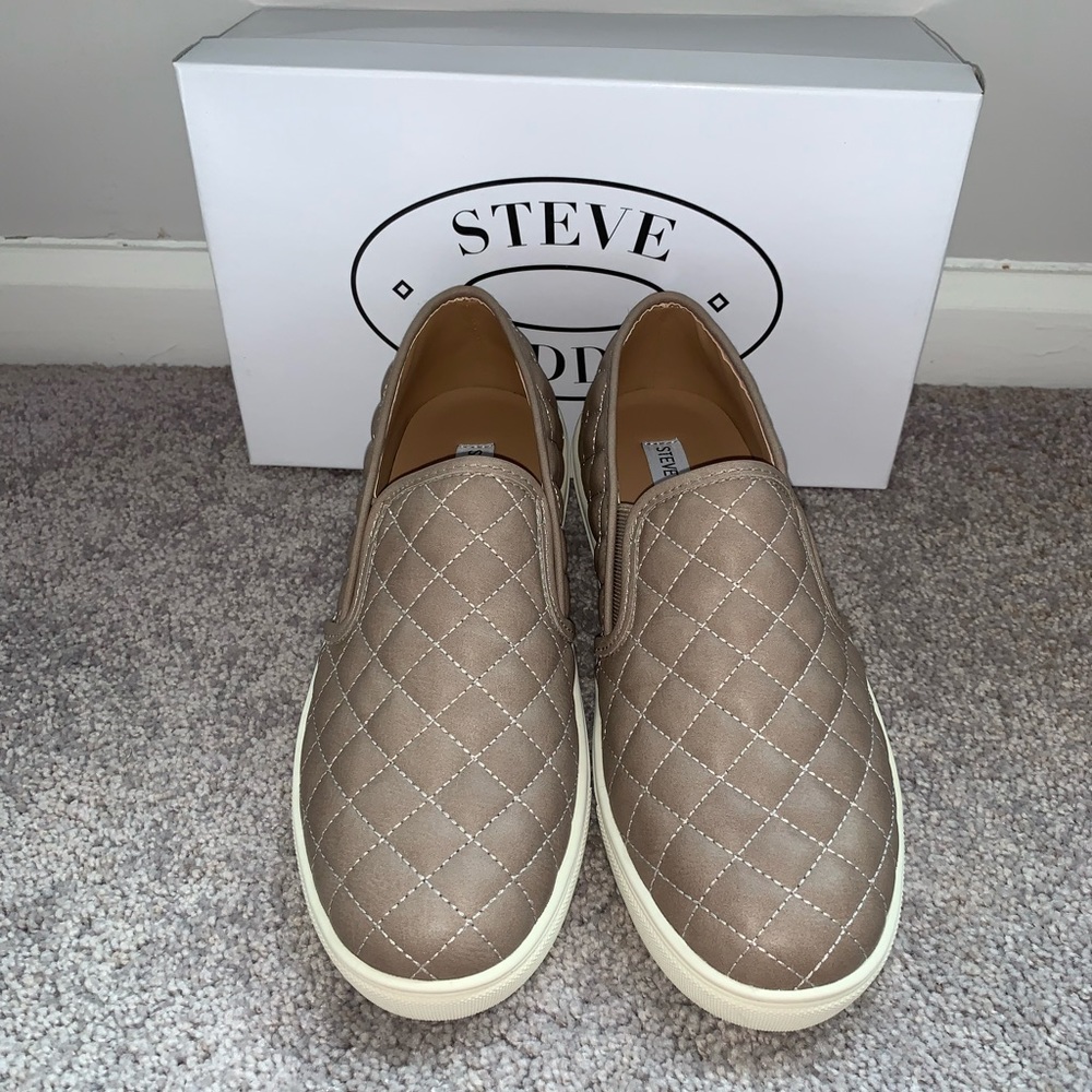 Steve Madden “Ecentrcq” Slip-On Quilted Sneakers Women’s 10